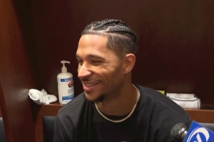 19分鐘搶14板！哈特：我知道球隊(duì)今天進(jìn)攻不太穩(wěn)定 現(xiàn)在感覺酸痛