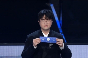 韓國隊(duì)內(nèi)戰(zhàn)！韓解說看淘汰賽抽簽帶上痛苦面具：直接開始哀嚎