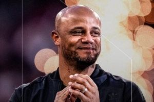 開季13連勝追平AC米蘭五大聯(lián)賽紀(jì)錄，拜仁官方曬孔帕尼海報(bào)