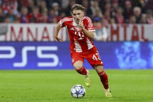 魔幻的一周！17歲卡爾周三歐冠首球，周四高中上學(xué)，周六德甲首球