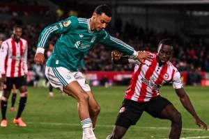 一瀉千里！5輪時(shí)利物浦積15分5分領(lǐng)跑，9輪后還是15分被曼聯(lián)反超