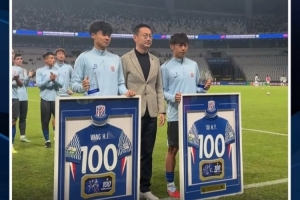 里程碑！申花主場戰(zhàn)英博賽前，為汪海健和徐皓陽舉辦百場儀式