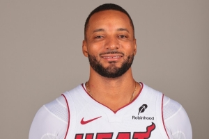 頭號(hào)得分手！鮑威爾15中7&12罰全中轟全隊(duì)最高29分 另有7板3助3斷