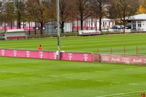 記者：戴維斯今日進(jìn)行慢跑訓(xùn)練，他希望今年重返賽場(chǎng)