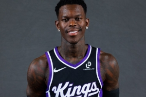 施羅德：當(dāng)對(duì)手獲得46次罰球時(shí)確實(shí)很艱難 我們想推速度但起不來(lái)