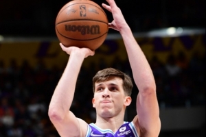 湖記：造犯規(guī)能力是湖人的一大優(yōu)勢(shì) 我預(yù)計(jì)這個(gè)趨勢(shì)還會(huì)延續(xù)下去