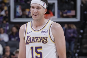 施羅德：東詹缺陣?yán)锓蛩咕统闪撕诵倪M(jìn)攻點(diǎn) 他擁有無(wú)限開(kāi)火權(quán)