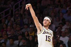 湖記：湖人3節(jié)罰39個(gè)但裁判末節(jié)有些矯枉過(guò)正 干脆不吹國(guó)王犯規(guī)了