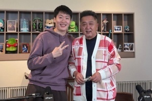 人捧人高！管澤元曬與于謙合影：終于讓謙大爺給我捧上了！