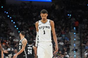 張佳瑋：全隊快下指望文班搶板推前場 2米3的人當基德威少魔術師?