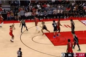 連珠炮！謝潑德外線開火連中2記三分 火箭領(lǐng)先29分打?；@網(wǎng)