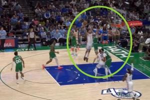 歡迎來(lái)到NBA！霍姆格倫迎著弗拉格單臂滑翔炸扣！