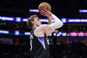 馬爾卡寧單場至少50分10板5三分 爵士隊(duì)史首人