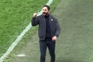 穩(wěn)住帥位！曼晚：曼聯(lián)擊敗布萊頓豪取三連勝后，阿莫林情緒激動