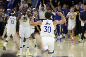 庫里：我&追夢&巴特勒會嘗試做球隊支柱 但很高興看到大家都貢獻