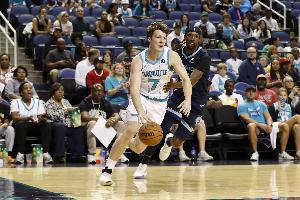 投籃靠譜！4號秀克尼佩爾5記三分球拿下19分3板4助1斷