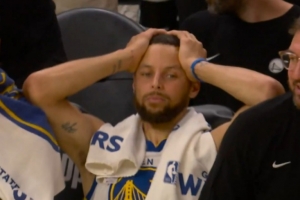 小子偷我技能包？波斯特彩虹三分命中 場下庫里雙手抱頭生無可戀