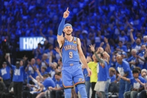 卡魯索：生涯首冠后沒(méi)游行 所以在俄城的游行我喝了兩次的酒