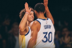 封面為庫里和波杰！勇士官方曬贏球海報(bào)：防守發(fā)揮了作用