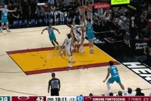 能扣就得扣！黃蜂34號秀卡爾克布倫納吃餅 隔扣+扣翻豐泰基奧！