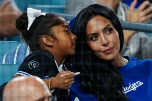 可惜主隊道奇輸球！瓦妮莎帶著女兒觀看MLB世界大賽G4