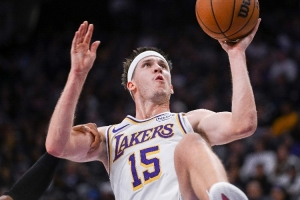 夸梅：里夫斯可能在心里希望東契奇&詹姆斯繼續(xù)缺陣 這樣機會更多