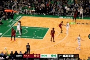 這也能行！安芬尼-西蒙斯被逼搶扔出超遠(yuǎn)壓哨三分命中