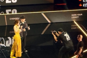 王思聰“殺手”youdang更新微博曬現(xiàn)場觀賽：外戰(zhàn)看滔博！