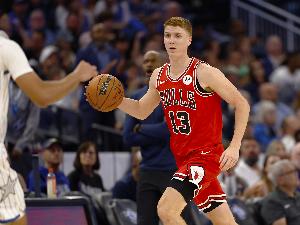 射手就要投得準(zhǔn)！許爾特8中6&三分5中3貢獻(xiàn)18分4板4助