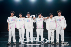 還有猛料？爆料稱：疑似去年亞軍后BLG團(tuán)建現(xiàn)場，前主教練還帶Bin去PC？