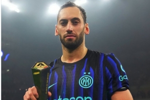 梅開二度！官方：恰爾汗奧盧當選國米3-0佛羅倫薩全場最佳