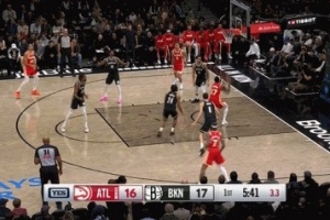 大舉反擊！奧孔武切入扣籃得手 老鷹3分鐘轟出18-5強勢反超