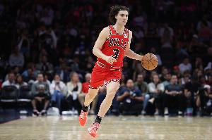 組織核心！吉迪上半場7投5中砍下12分4籃板6助攻 正負(fù)值+13