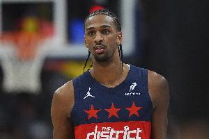 泯然眾人？薩爾11中5&三分3中2拿到14分8板2助2帽 有4次失誤