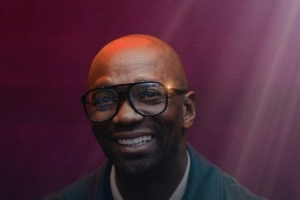 官方：馬克萊萊擔(dān)任環(huán)球小姐大賽評(píng)委