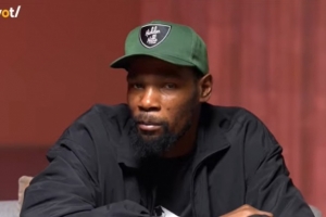 開過小號噴網友嗎？KD：開過！為啥？KD：不想讓人發(fā)現(xiàn)