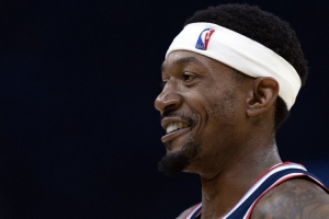 壓哨絕殺！比爾：萊昂納德投出了一個(gè)不可思議的投籃