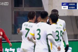 保級危？亞泰角球不設(shè)防主場先丟球，塞爾吉尼奧甩頭破門弒舊主！