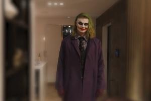 幾分像？哈蘭德萬圣節(jié)扮“小丑”去買尿布被認(rèn)出，女友扮貓女