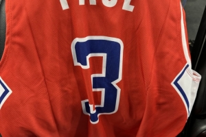 小吧觀賽快船VS鵜鶘 主場給每位球迷準(zhǔn)備了保羅快船1.0時(shí)期球衣