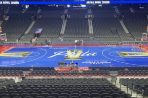 76人隊(duì)NBA杯主場(chǎng)地板顏值如何？球員們已經(jīng)在NBA杯的球場(chǎng)練上了！