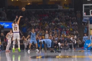 腳踝終結(jié)！東契奇晃翻GG-杰克遜&后者鞋都掉了 可惜三分沒能命中