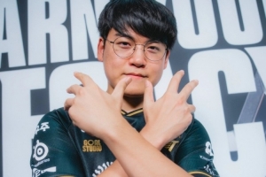 LOL官方分享Gumayusi照片并配文：Gumayusi的新姿勢(shì)剛剛出爐