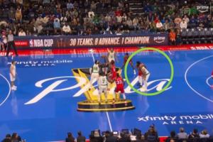 滿臉問(wèn)號(hào)？恩比德連球都不跳了 膝蓋真有問(wèn)題？