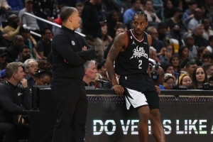 萊昂納德：我們第四節(jié)領(lǐng)先10分被追平 保持優(yōu)勢是需要改進(jìn)的環(huán)節(jié)