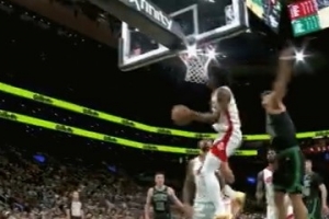 沖擊力十足！申京送妙傳 阿門底線突擊拉桿打進還要加罰