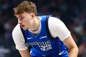 打后衛(wèi)不好使??！狀元弗拉格全場(chǎng)14中3 拿到16分8板4助