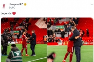 傳奇！利物浦2-0勝維拉賽后杰拉德與薩拉赫?qǐng)鲞吔涣鞑肀? >
                                        </div>
                                    </div>
                                    <div   id=