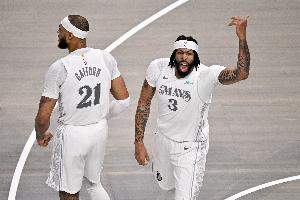 右腳踝扭傷！加福德：當(dāng)時(shí)我踩到了濃眉腳上 意外總會(huì)發(fā)生