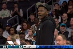 我便裝?。鄣氯A茲在替補席延誤比賽 被裁判吹罰技術犯規(guī)